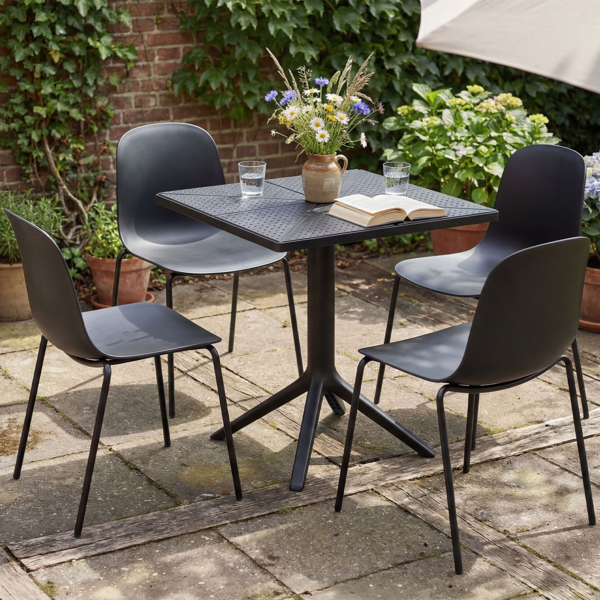 Set da giardino Nerra con 4 sedie